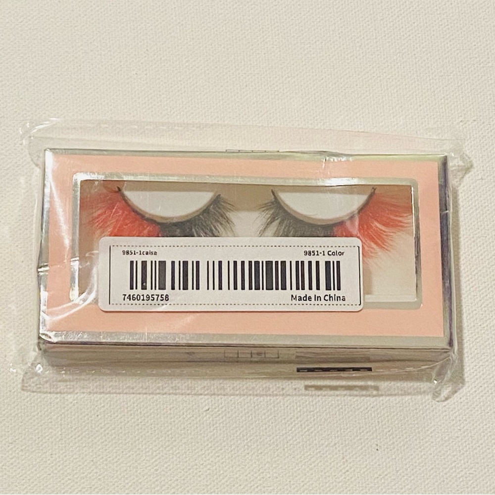 Wispy Red Lashes - Picture 5 of 5
